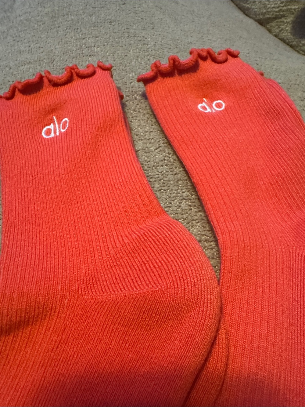 Alo Red Ribbed Ruffle Top Socks - Picture 2 of 3